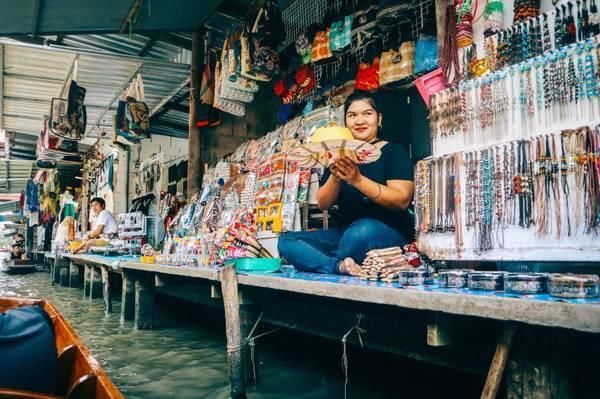 曼谷致命吸引力正是热带风光、佛教文化、民间风俗三者的叠加