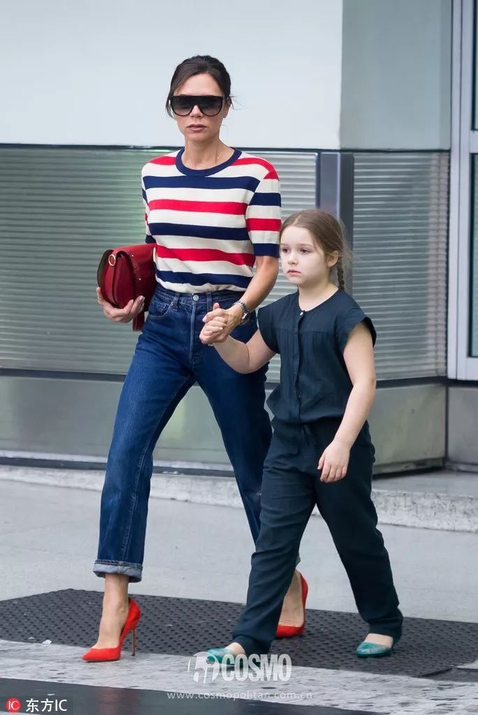 海魂衫要配上白牛仔才最有颜