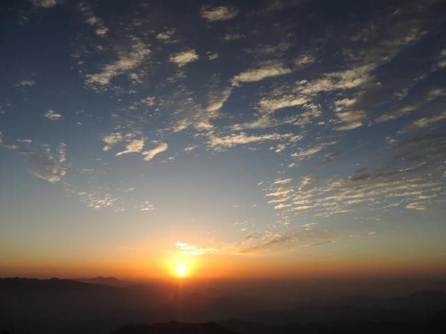 河南这个地方看日出绝对媲美泰山，云雾似天外之云，犹如人间仙境