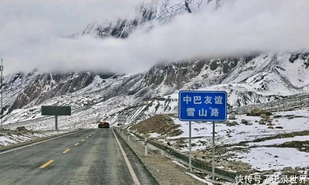 中国最难挑战的公路，途径无人区或沙漠地区，但是沿途风景超美！