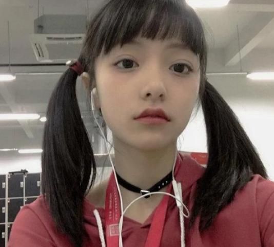 黑长直|“初恋还在”的女孩子,八成喜欢留“这3发型”,难怪异性缘会归0