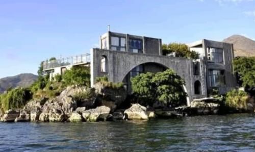 杨丽萍3000万“月亮宫”被封？内里的“肮脏”，外表再美也无用