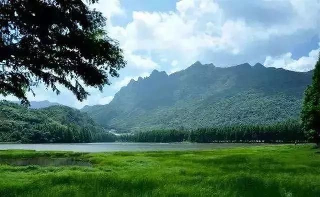 比九寨沟人少，比青海湖便宜，这些才是西安周边最值得去的湖泊!