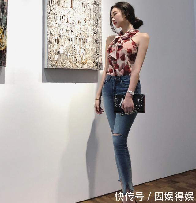  『看起来』气质小姐姐紧身牛仔裤，秀出美好身段时尚动人，让人看着舒心！