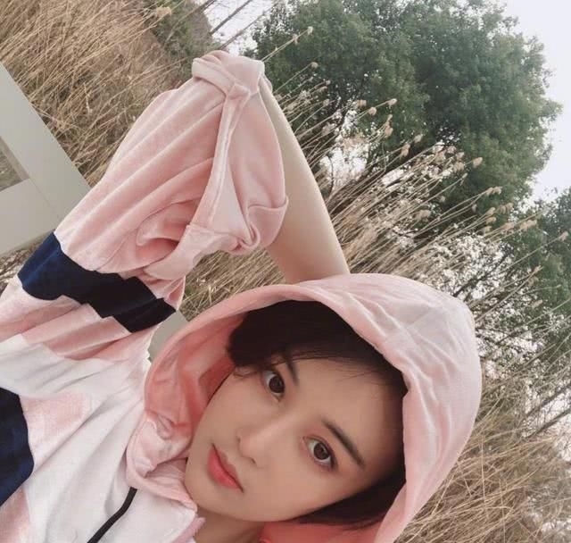 【何捷】张馨予不做饭改种花了, 老公何捷帮不上忙, 只好线上求助网友