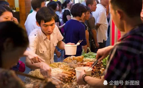 中国最爱夜间逛街的3座城市：第二名实至名归，第一名真没想到