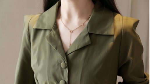 45岁妈妈喜欢穿裙子,入秋都是穿这样的秋裙,又瘦又高简直美呆