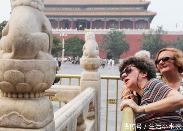 工作人员透露：游客在故宫内游玩，为何不要与石狮子合影拍照呢？