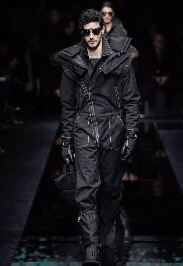 「延续」85岁的Armani先生,一直延续自己的风格,优雅简约的更加年轻化