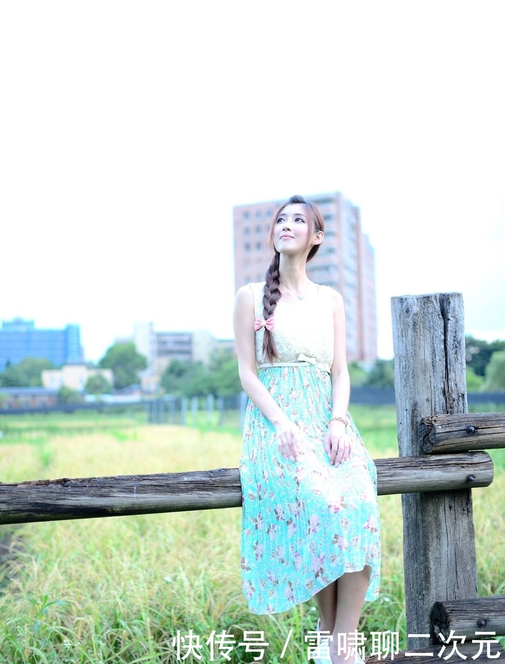 『性感』迷人性感大长腿美女户外写真