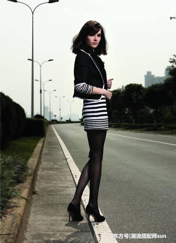 街拍：图1徐冬冬厉害，烂大街的搭配全靠身材撑起！图2微胖女人