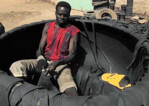 非洲人进口中国废旧轮胎，加工后大有用途，网友赞叹：真有头脑！