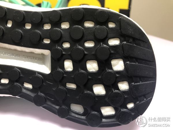 阿迪达斯难得的一双严肃跑鞋--Adidas Supernova 开箱