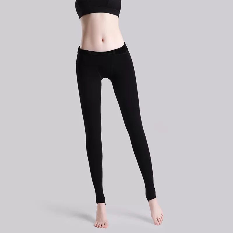 今秋流行穿打底裤，难怪老婆不穿牛仔裤，遮肉显瘦还很时髦