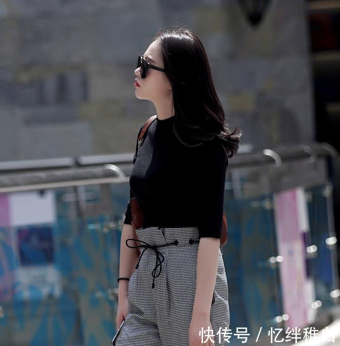 『香肩』街拍美丽的小姐姐,纤腰美腿,走在路上回头率非常高