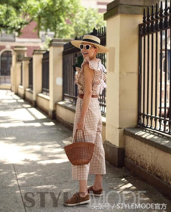 复古又优雅，衣服配上格子元素永远穿不腻