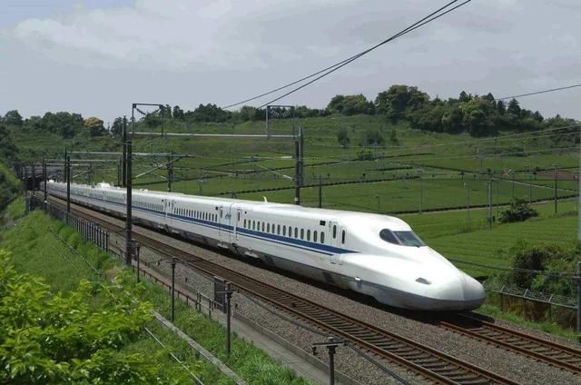  「中国」133万吨桥墩打入江底，高度堪比35层高楼，中国又一世纪