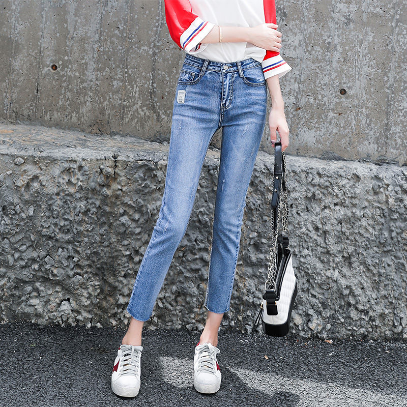 女人不是只有穿裙子才好看，试试这些“欧式长裤”，越穿腿越长