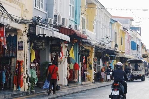 活色生香的普吉老镇,穿泰服出街惹围观,网红大多是中国人