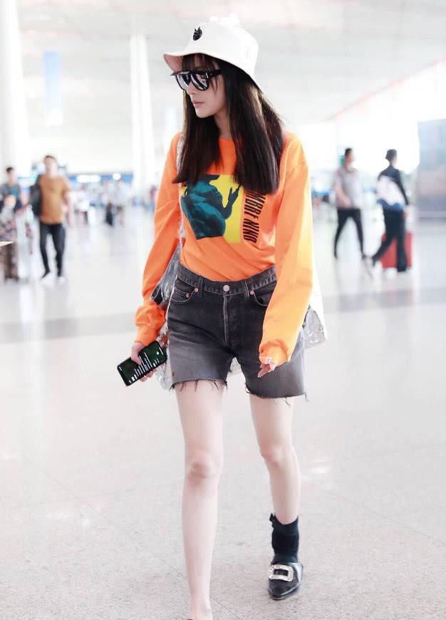 真服了张天爱,刘海油的能炒菜裤子全是线头,准备抢犀利哥饭碗?