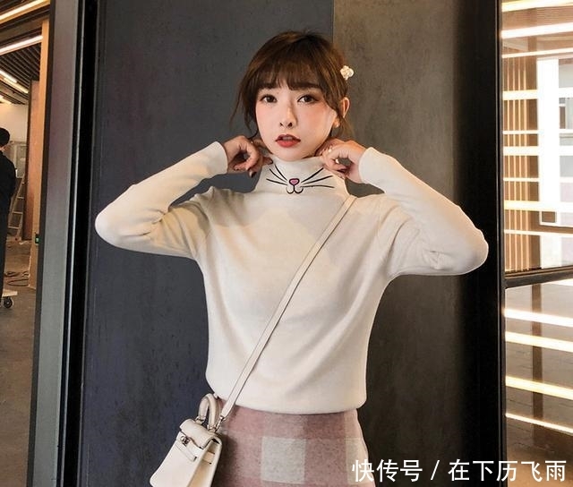 「迷人」肤白貌美的美女街拍:迷人靓丽的美女,塑造修长漂亮的腿型!