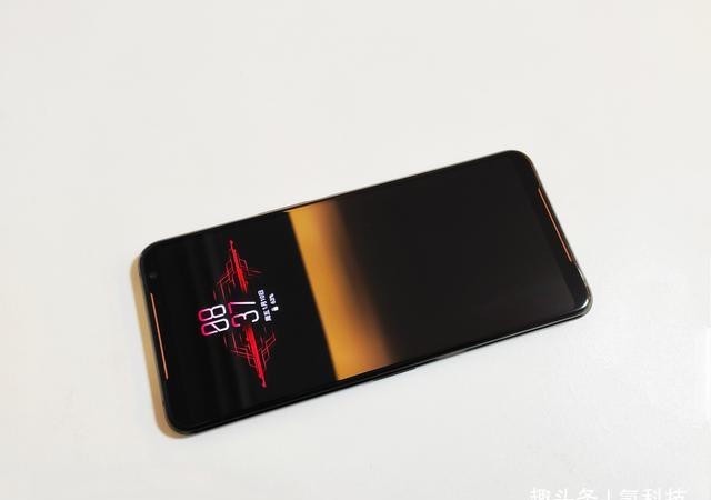 华硕:噱头还是真强华硕ROG游戏手机2体验用久了回不去了
