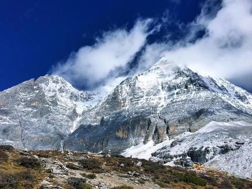 最美的情话不是要和你慢慢变老，而是我要带你去一次稻城亚丁