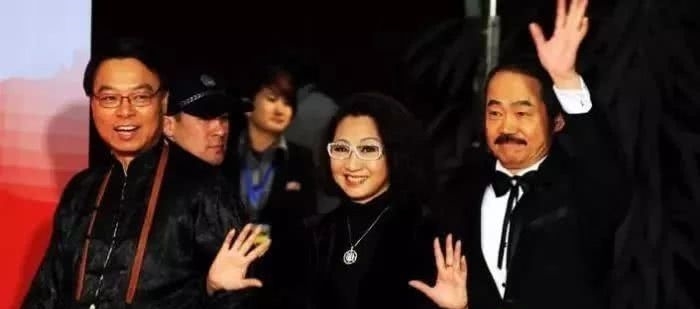 无所谓:大导演都‘’请不动‘’的演员,周星驰请她时,她还在麻雀台