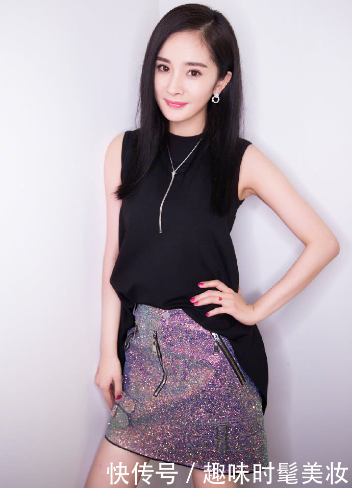 杨幂未修图照片流出，大小脸很明显，网友：又该去打针了！