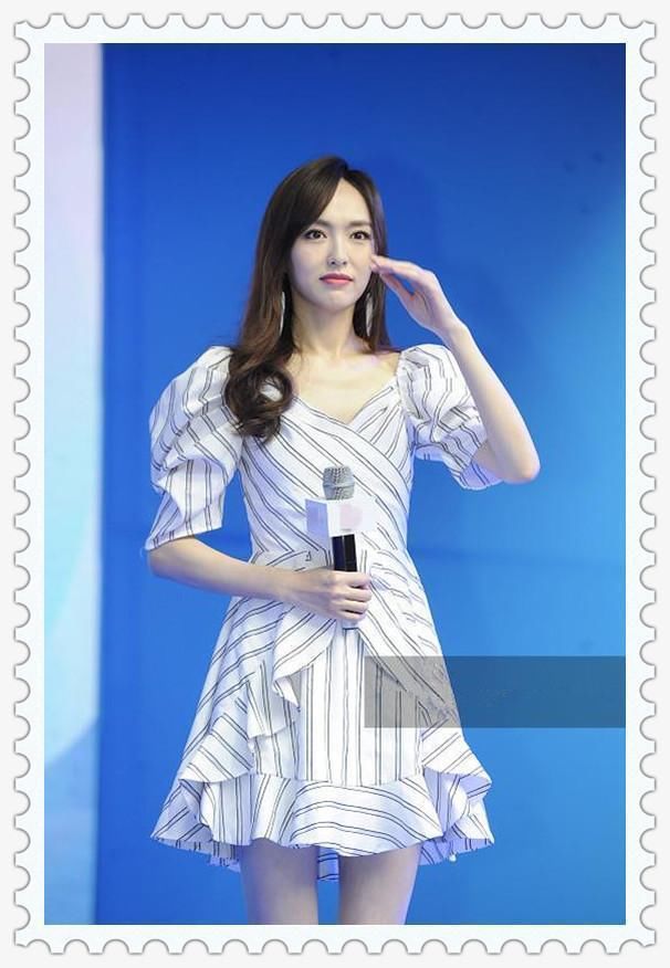 没唐嫣的体重别穿泡泡袖短裙，像沈梦辰这样胳膊比腿还粗就尴尬了