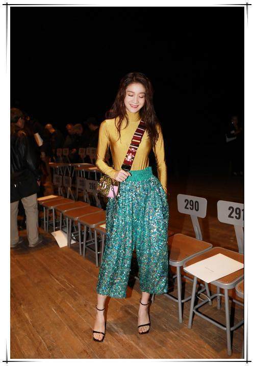 看了张雪迎的腰, 男人都要怀疑人生, 网友: 我胳膊都比这要粗!