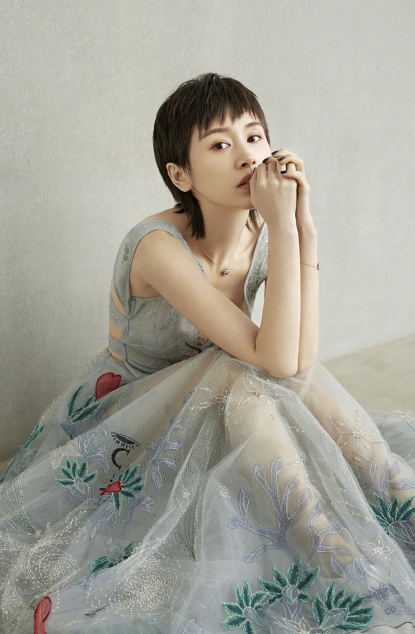 高圆圆剪完清凉妹妹头一秒回十八