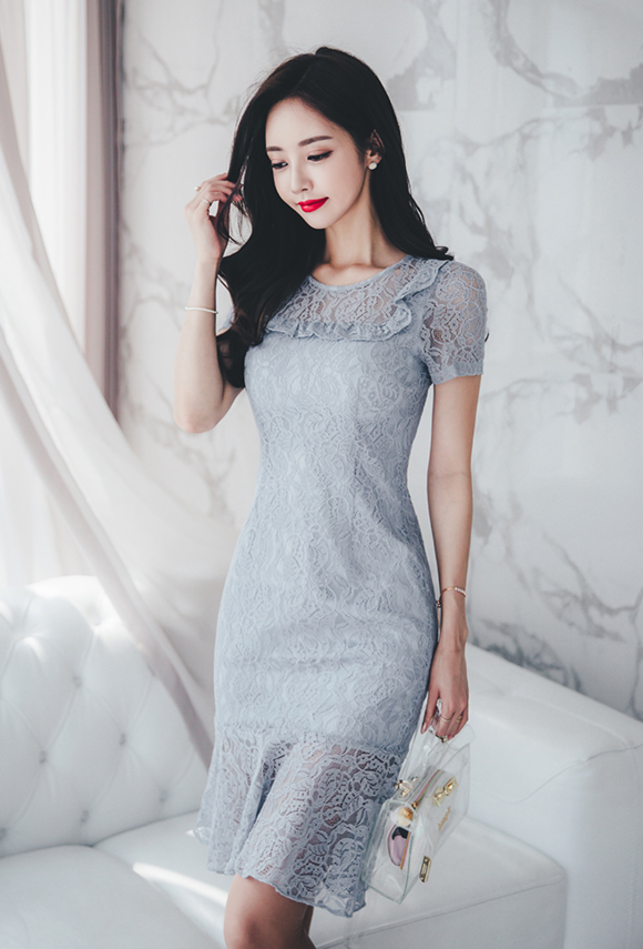 女神孙允珠,薄荷青丝波纹缱绻钩花古典裙