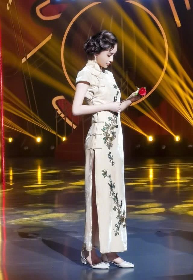  韵味@时尚是个轮回，看当代女明星演绎民国旗袍，个个韵味十足