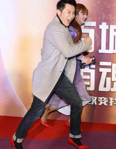 谁说高跟鞋只能女生穿，刘德华穿上高跟鞋经典，鹿晗竟毫无违和感