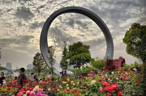  「gdp」中国开通地铁的地级市，目前仅六个，分别位于这三个省份