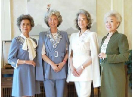  「老奶奶」这群坐拥百万粉丝的老奶奶，用日常穿搭来示范，女人也能精致到老