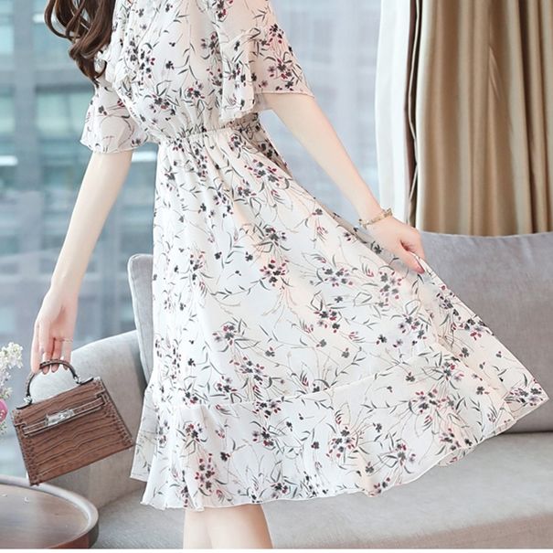 老婆宁可三天不吃饭，也要买这新款吊带裙!38岁嫩得像小姑娘