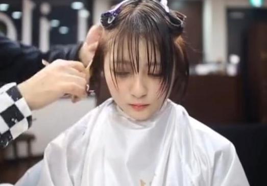 圆脸女生头发造型修剪后，发型师自己迷的神魂颠倒！