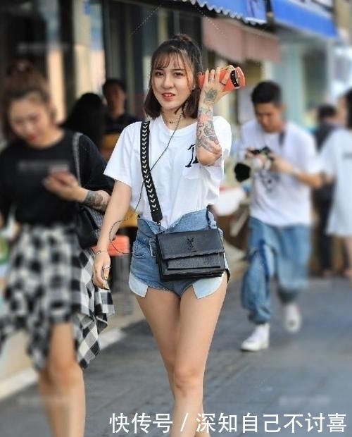 短裤|街拍:露兜短裤究竟有多大的魅力,竟然让小姐姐这么爱