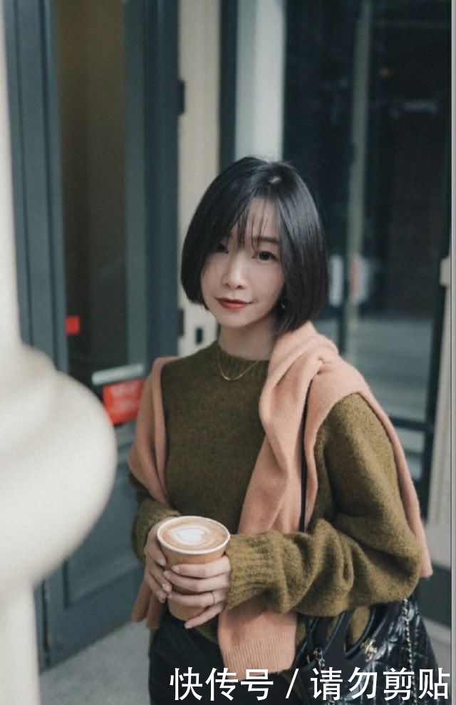 【燕麦色的皮】别再穿紧身皮裤了,土!赶紧试试下面这三款,显瘦又贼时髦