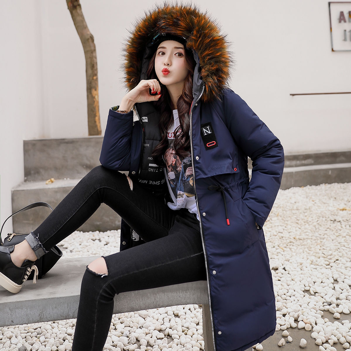 别再傻傻买羽绒服了，老土还显胖，今年流行穿棉服，不贵还显瘦嫩