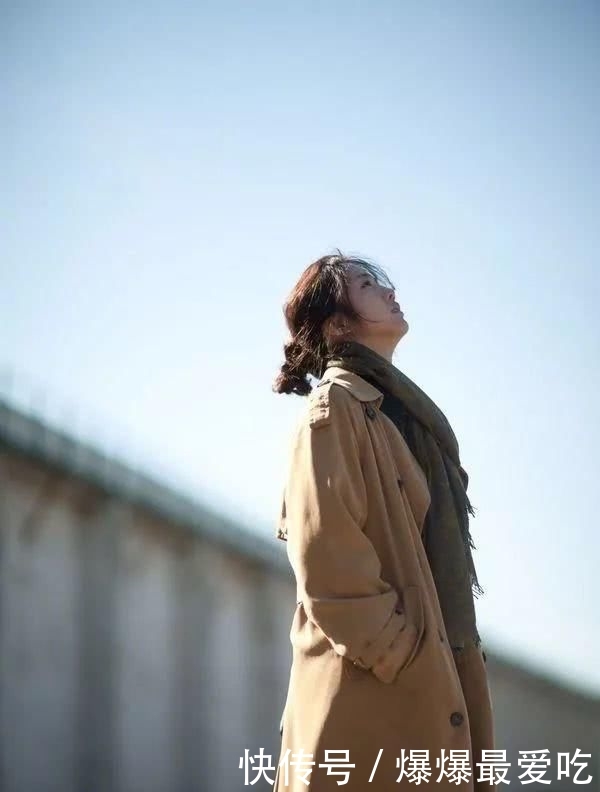  『高丸子』这个时候丸子头成了女孩们的首选 轻松搞定的慵懒发型