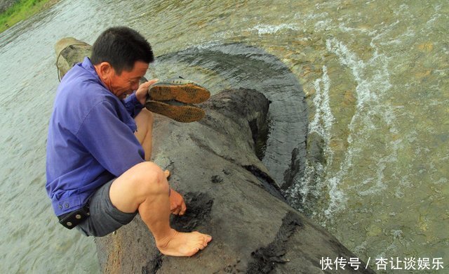 农村小伙发现河里一异物,专家鉴定后,当地政府立即赶到！