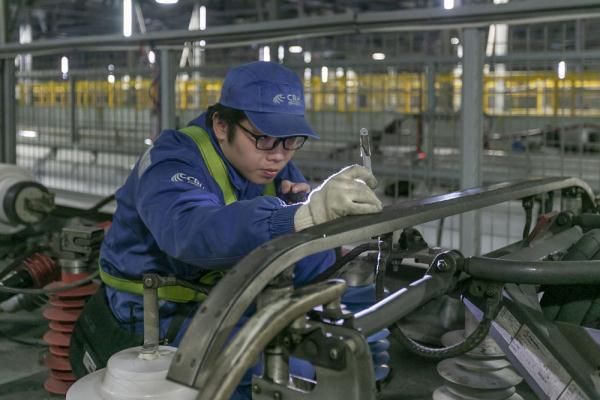  库内检测机■高铁列车奔春运一列“好汉”三个帮