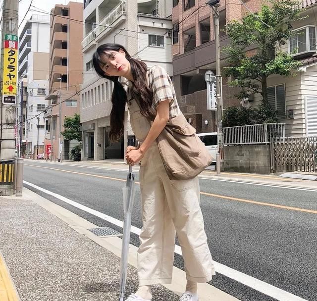  [穿搭]阔脚裤out了！今年流行“初恋裤”！
