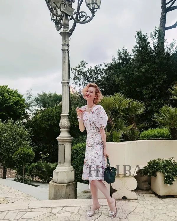 好看| 硬币项链太流行!搭配什么衣服都足够吸睛!