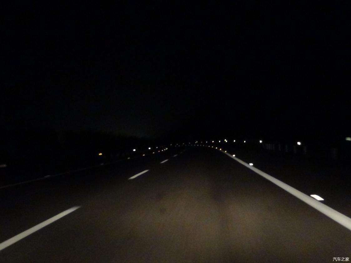 「高速」高速公路夜间行车是一直应该开远光灯吗？