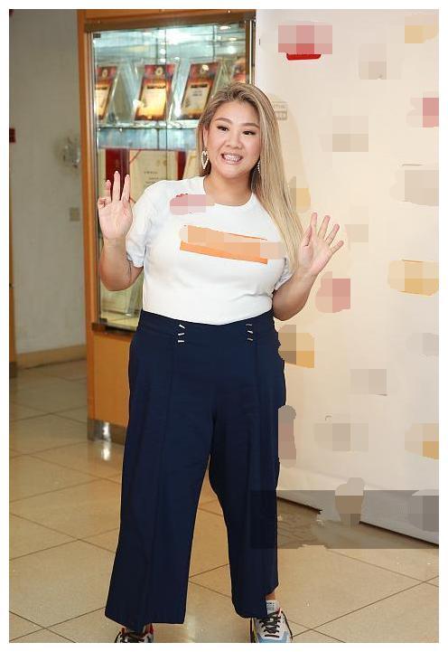 110斤蒋欣对比180斤郑欣宜同穿阔腿后，网友称微胖不用减肥