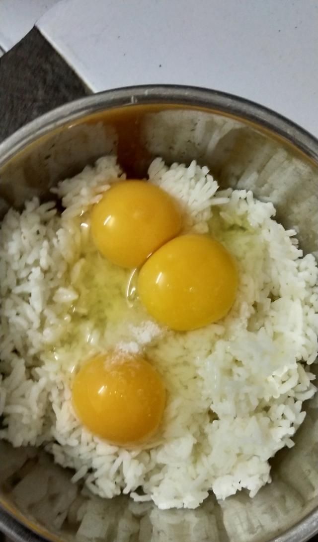  鸡蛋■黄金蛋炒饭这样做，比加肉还香，炒一锅根本不够吃
